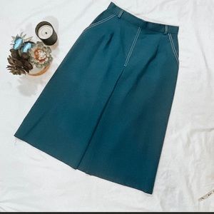 VINTAGE high waisted skirt with stitching detail.